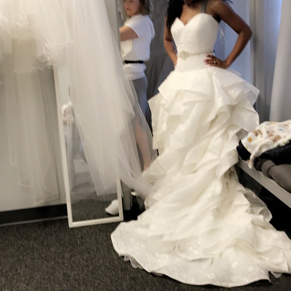 Wedding dress - Picture 2 of 5